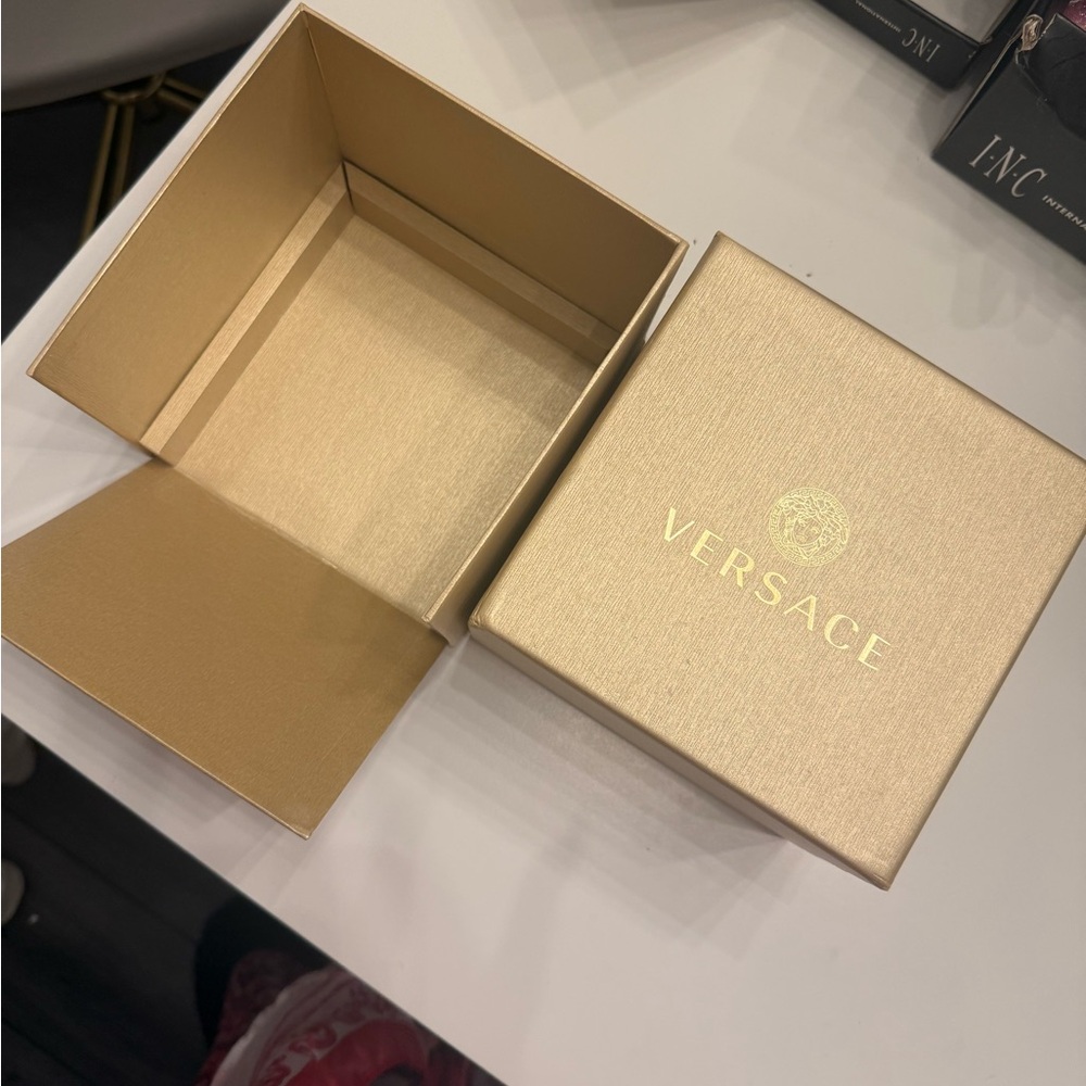 Versace Gold Gift Box - Picture 4 of 4